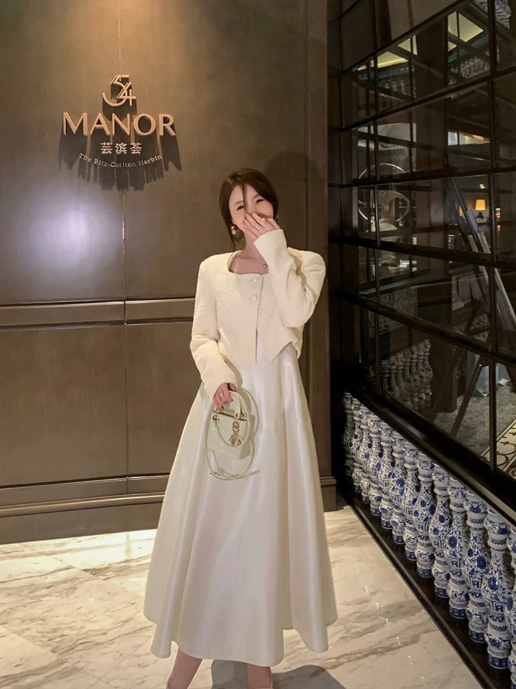 Tongse | First Encounter Skirt. Comes with pearlescent white suspender dress. Slim, high-waisted and high-end skirt. Long skirt.
