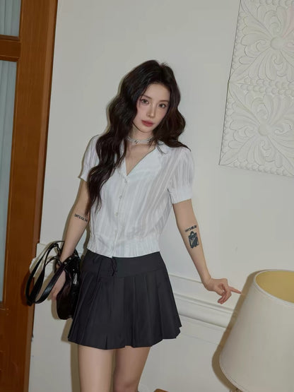 Chaochao's French-style white textured short-sleeved shirt for women, 2026 summer style, collared, puff sleeves, fitted waist, cropped top.