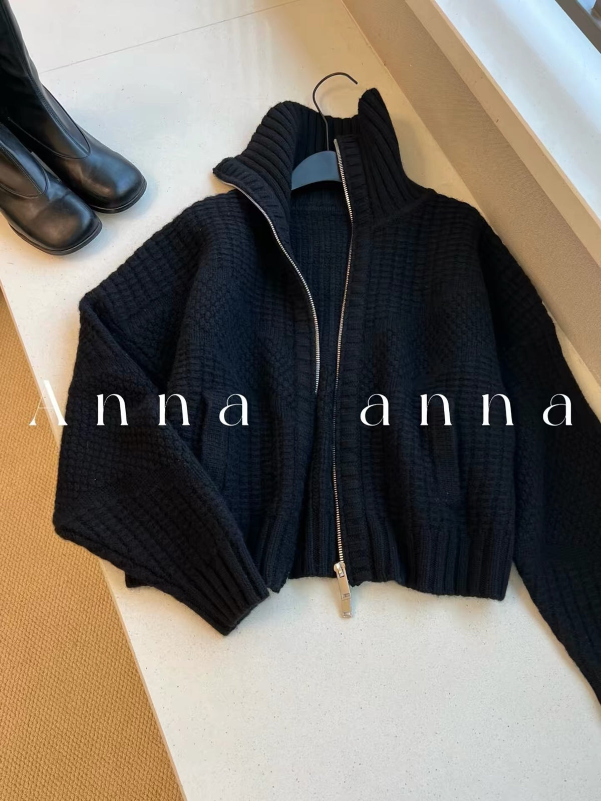 Highly recommended! A stylish, casual, and relaxed-fit women's knit cardigan for autumn, featuring black wool and a large lapel collar.