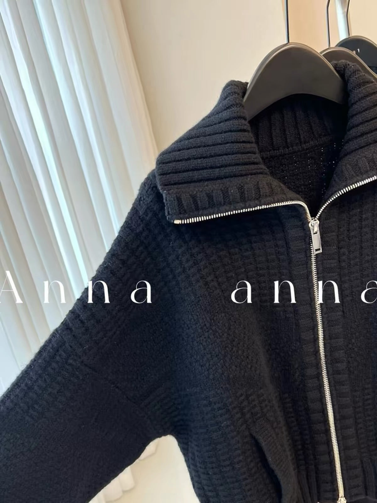 Highly recommended! A stylish, casual, and relaxed-fit women's knit cardigan for autumn, featuring black wool and a large lapel collar.
