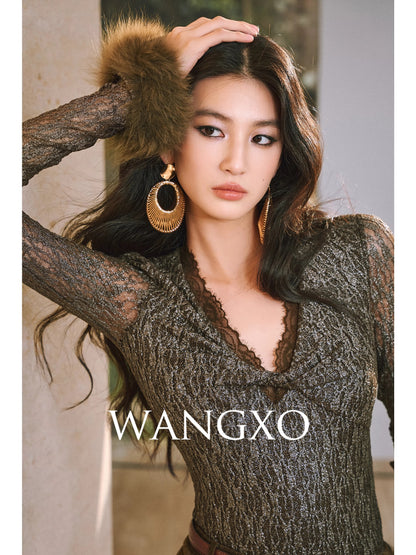 WANGXO｜Lace with Hollowed-out Texture and Silver Stamping｜V-Neck Twisted Ruffled Fox Fur Cuffs Fitted Top