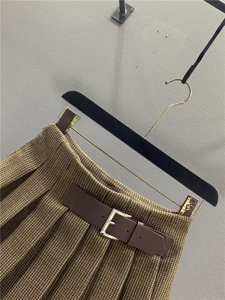 Preppy style plaid pleated midi skirt for women, new autumn/winter 2025 design, retro style, high-waisted, slimming A-line short skirt