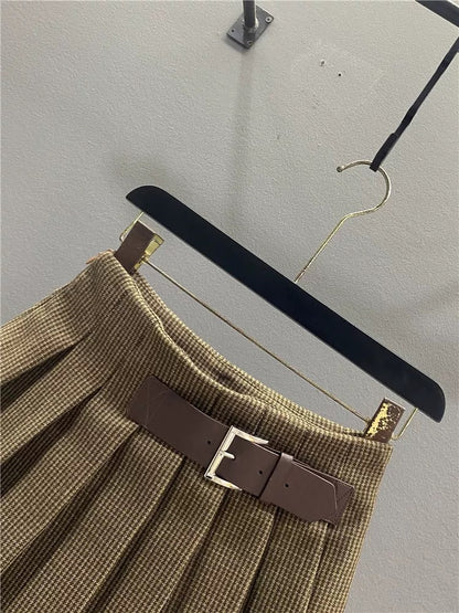 Preppy style plaid pleated midi skirt for women, new autumn/winter 2025 design, retro style, high-waisted, slimming A-line short skirt
