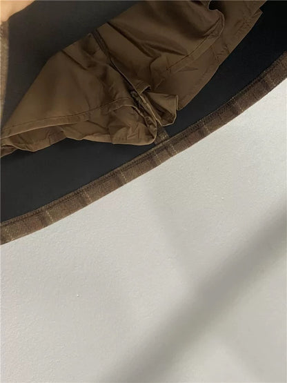 Retro brown wool plaid midi skirt for women, 2025 autumn/winter, preppy style, high-waisted, slimming A-line bodycon mini skirt.