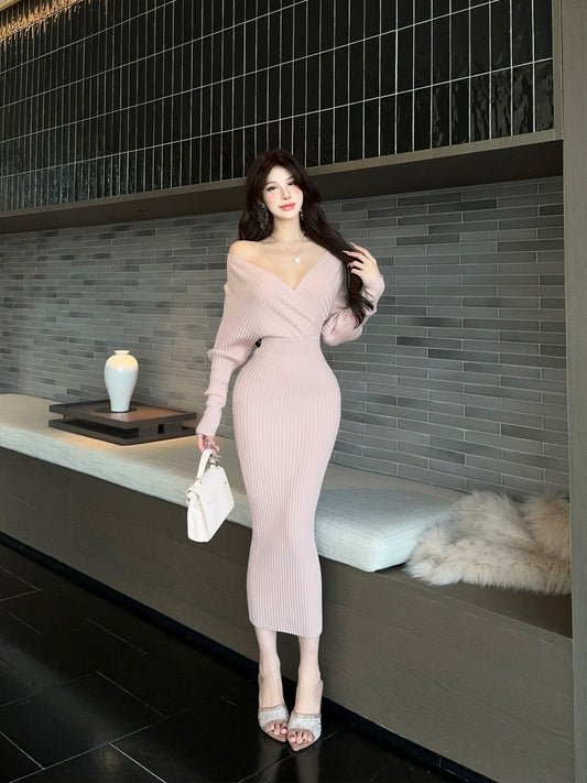 Dust Deng Deng V-neck knitted dress for women 2024 autumn and winter new style hip-covering skirt, long skirt, waist-cinching skirt