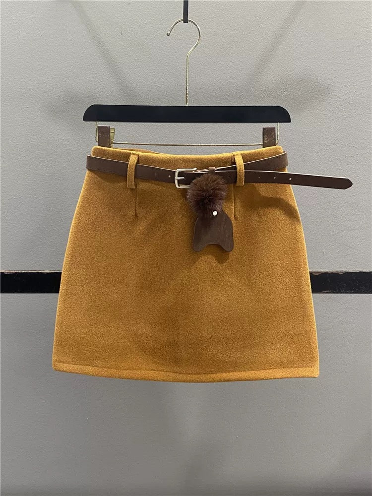 Women's wool midi skirt, 2025 autumn/winter new style, petite and elegant, high-waisted, slimming A-line, anti-exposure, hip-hugging short skirt.