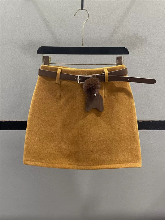 Women's wool midi skirt, 2025 autumn/winter new style, petite and elegant, high-waisted, slimming A-line, anti-exposure, hip-hugging short skirt.