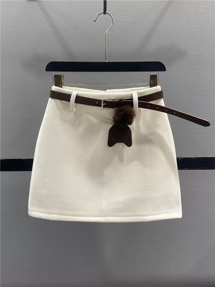 Women's wool midi skirt, 2025 autumn/winter new style, petite and elegant, high-waisted, slimming A-line, anti-exposure, hip-hugging short skirt.