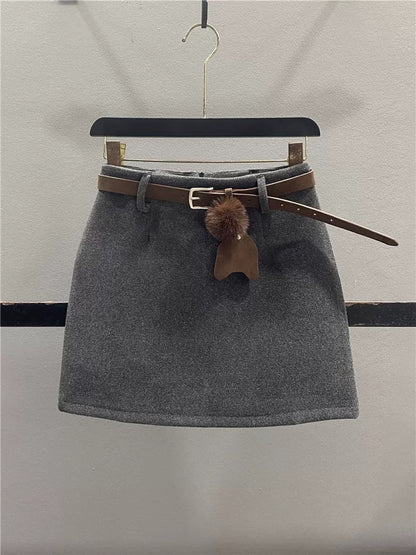 Women's wool midi skirt, 2025 autumn/winter new style, petite and elegant, high-waisted, slimming A-line, anti-exposure, hip-hugging short skirt.