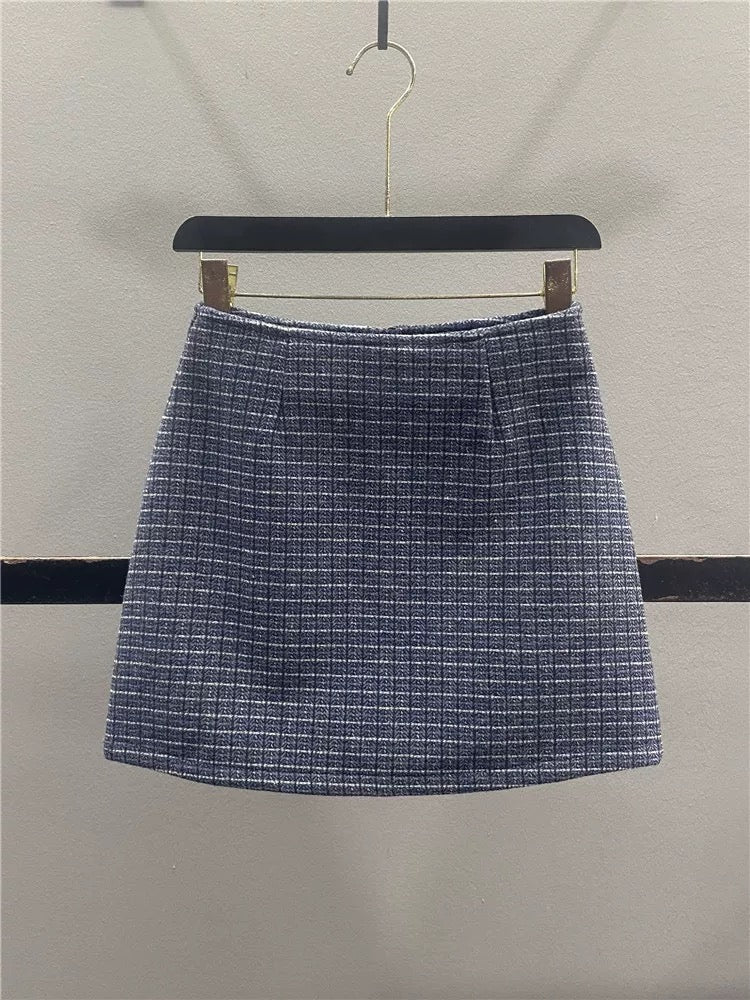 Retro plaid wool midi skirt for women, new autumn/winter 2025, elegant high-waisted, slimming, versatile A-line bodycon mini skirt.