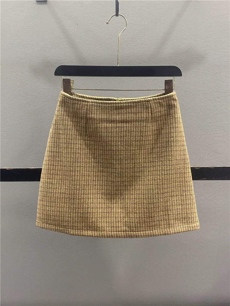 Retro plaid wool midi skirt for women, new autumn/winter 2025, elegant high-waisted, slimming, versatile A-line bodycon mini skirt.