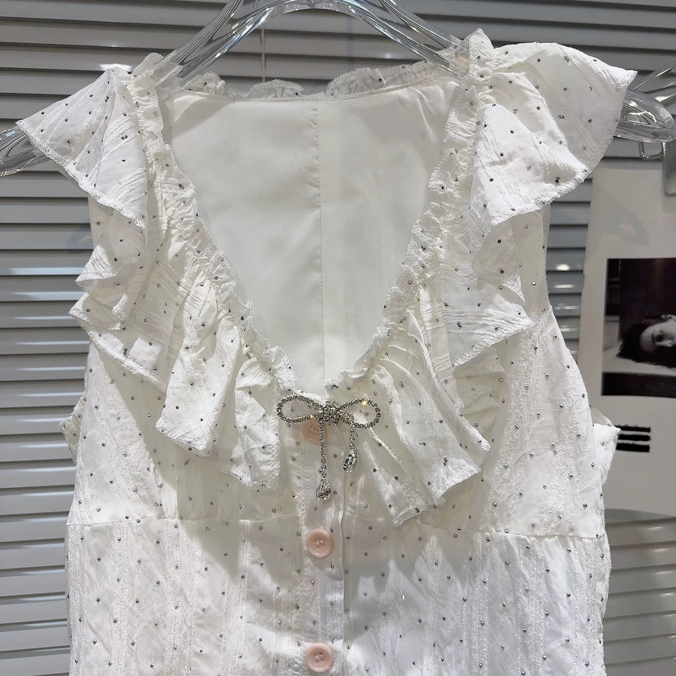 Internet celebrity style 2025 summer new style sweet temperament bow pin lotus leaf collar hot diamond vest small shirt for women