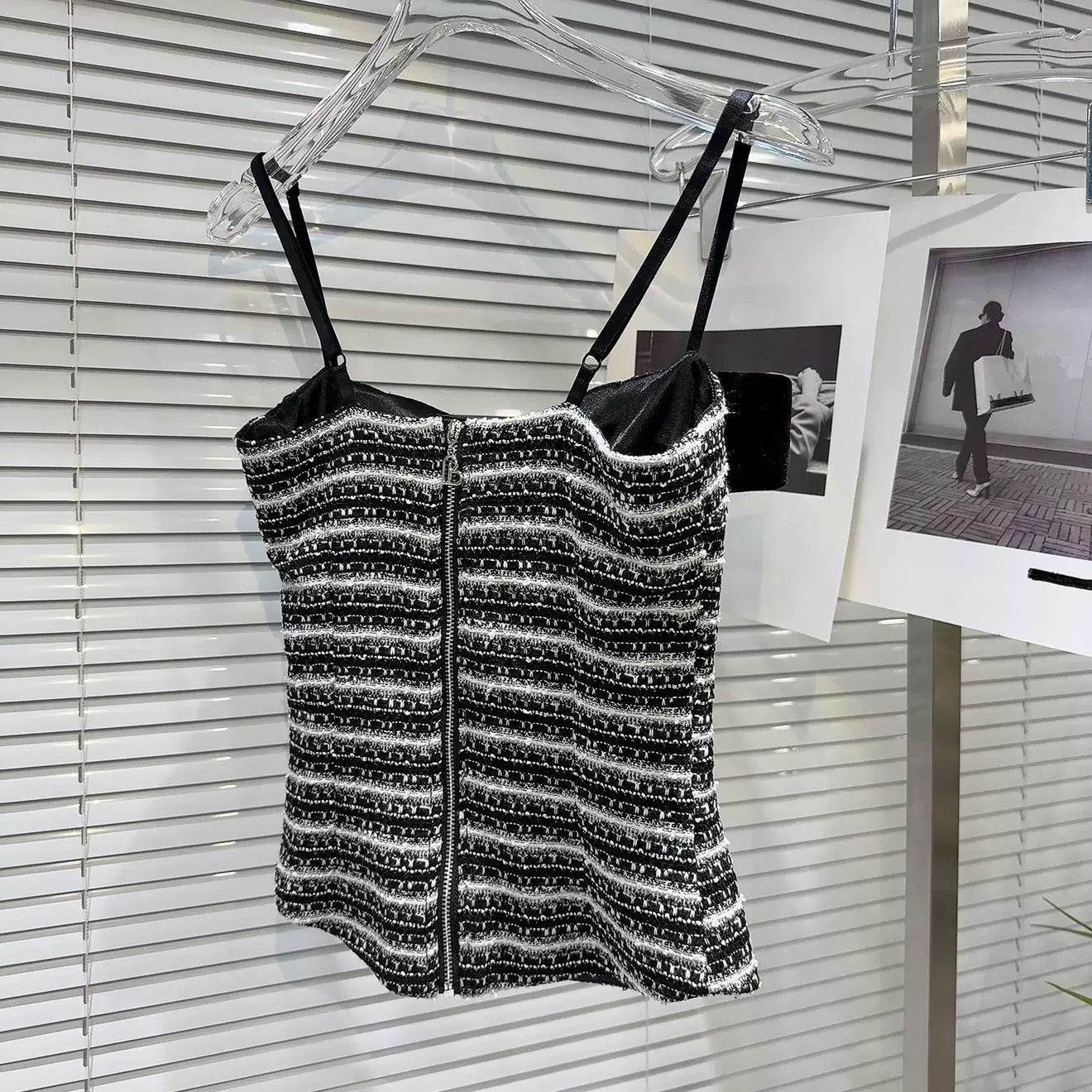 Internet celebrity style 2025 summer new style temperament lady rhinestone bow pin velvet edge striped camisole