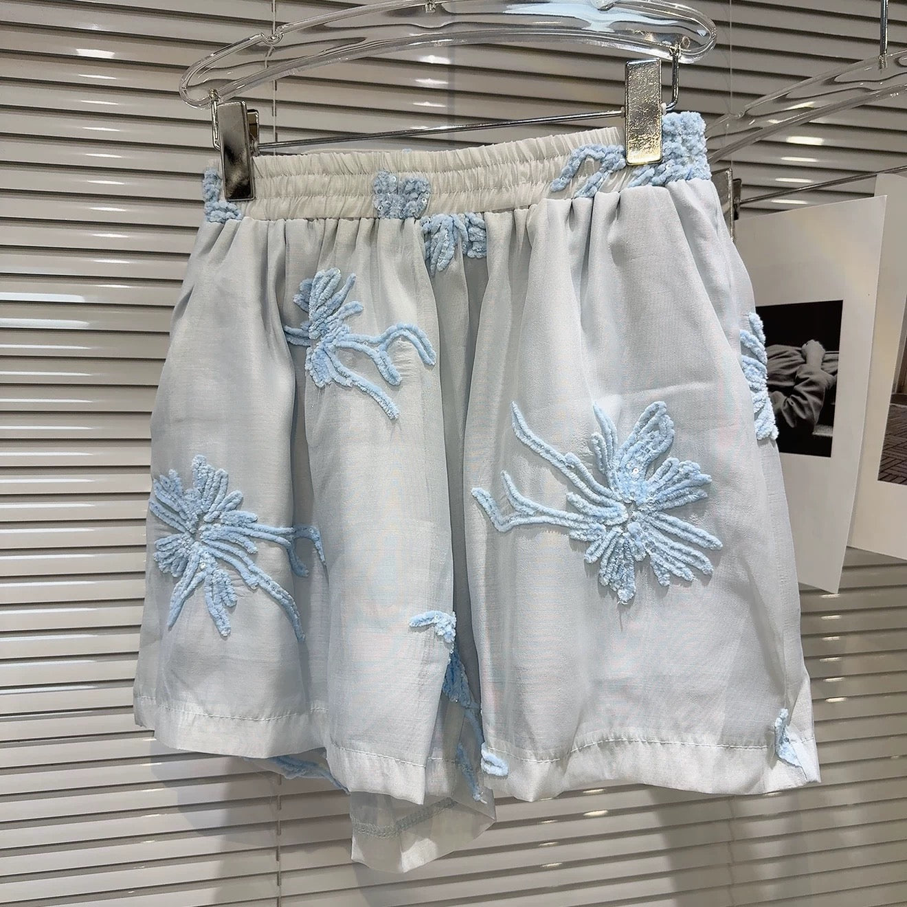 Internet celebrity same style 2025 summer new holiday casual style thin embroidered flower button shirt shirt + shorts set