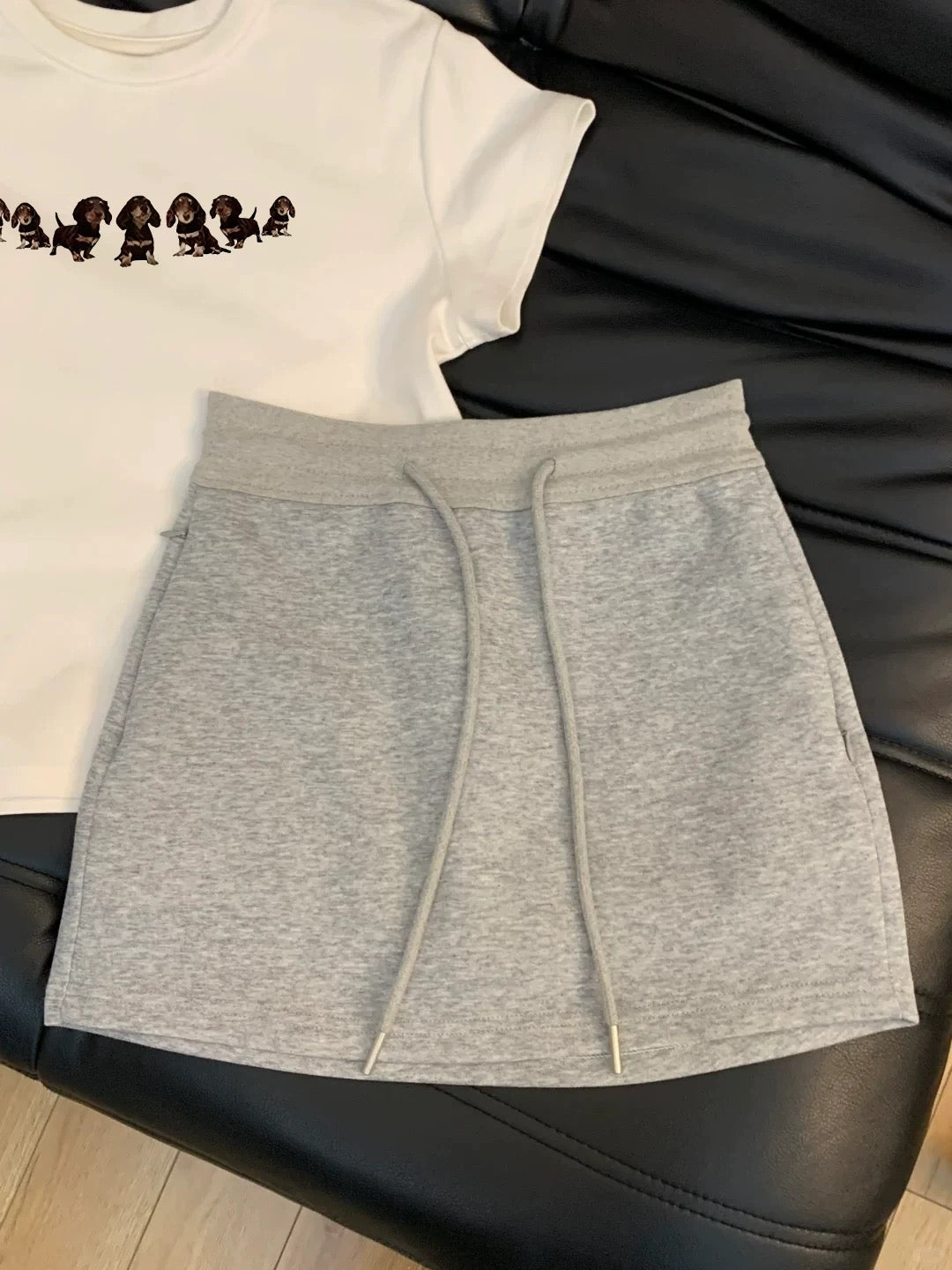 Summer refreshing outfit ~ Summer white straight shoulder slim short-sleeved T-shirt for women with gray skirt and petite suit