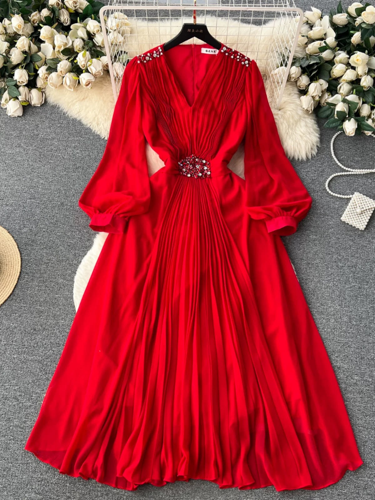 French retro high-end V-neck lantern sleeve studded dress for women with slim waist, elegant and elegant long skirt