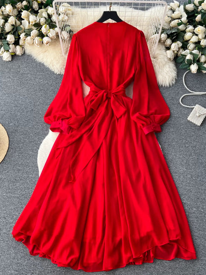 French retro high-end V-neck lantern sleeve studded dress for women with slim waist, elegant and elegant long skirt