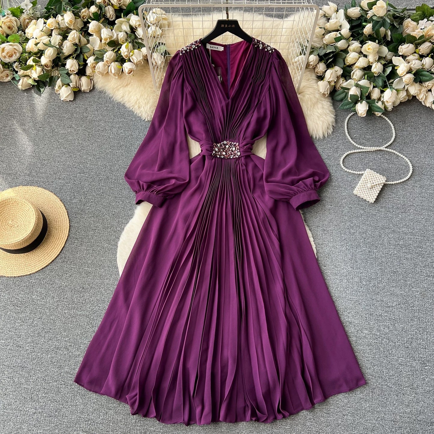 French retro high-end V-neck lantern sleeve studded dress for women with slim waist, elegant and elegant long skirt
