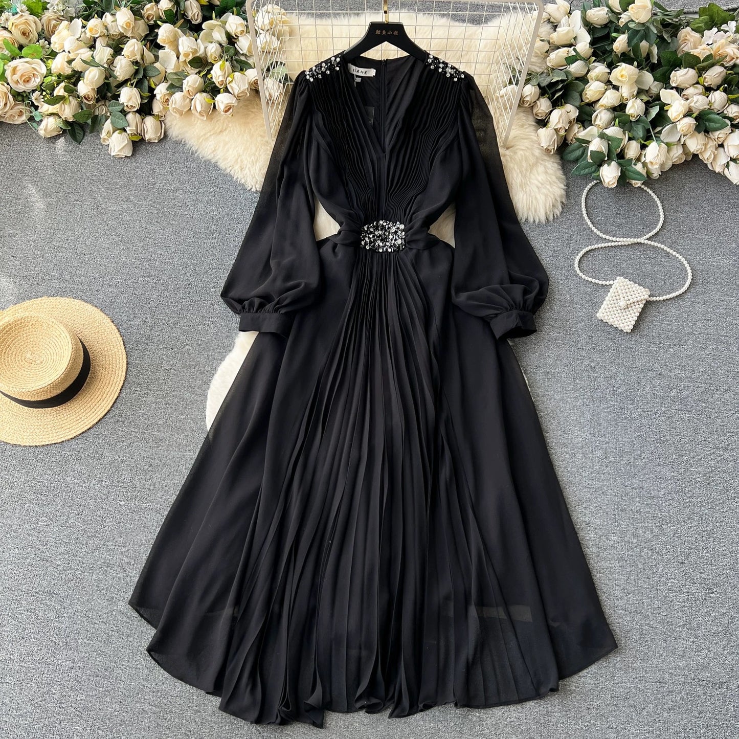 French retro high-end V-neck lantern sleeve studded dress for women with slim waist, elegant and elegant long skirt