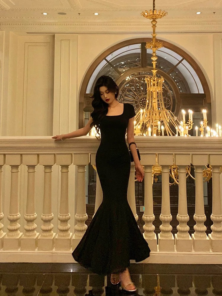 Gft sTudio [Lotus Step by Step] French temperament short-sleeved pleated waist black square neck fishtail dress