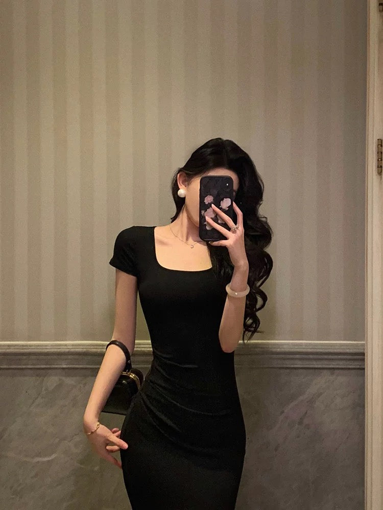 Gft sTudio [Lotus Step by Step] French temperament short-sleeved pleated waist black square neck fishtail dress