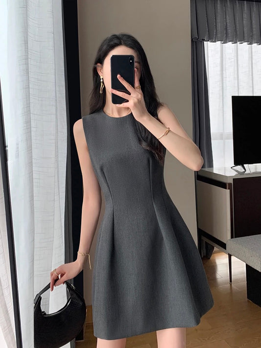Guo Ge's gray dress 2024 summer new style waist slimming temperament commuter goddess style sleeveless short skirt