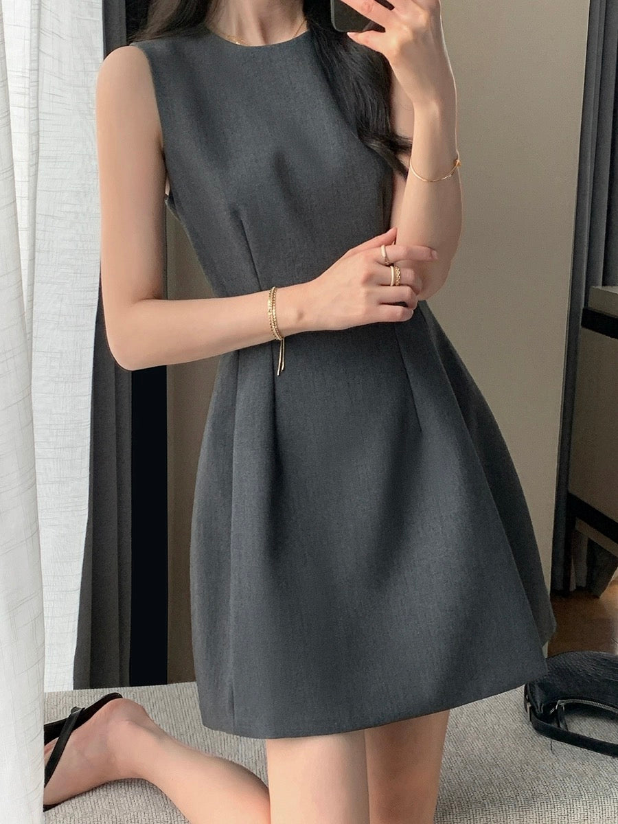Guo Ge's gray dress 2024 summer new style waist slimming temperament commuter goddess style sleeveless short skirt
