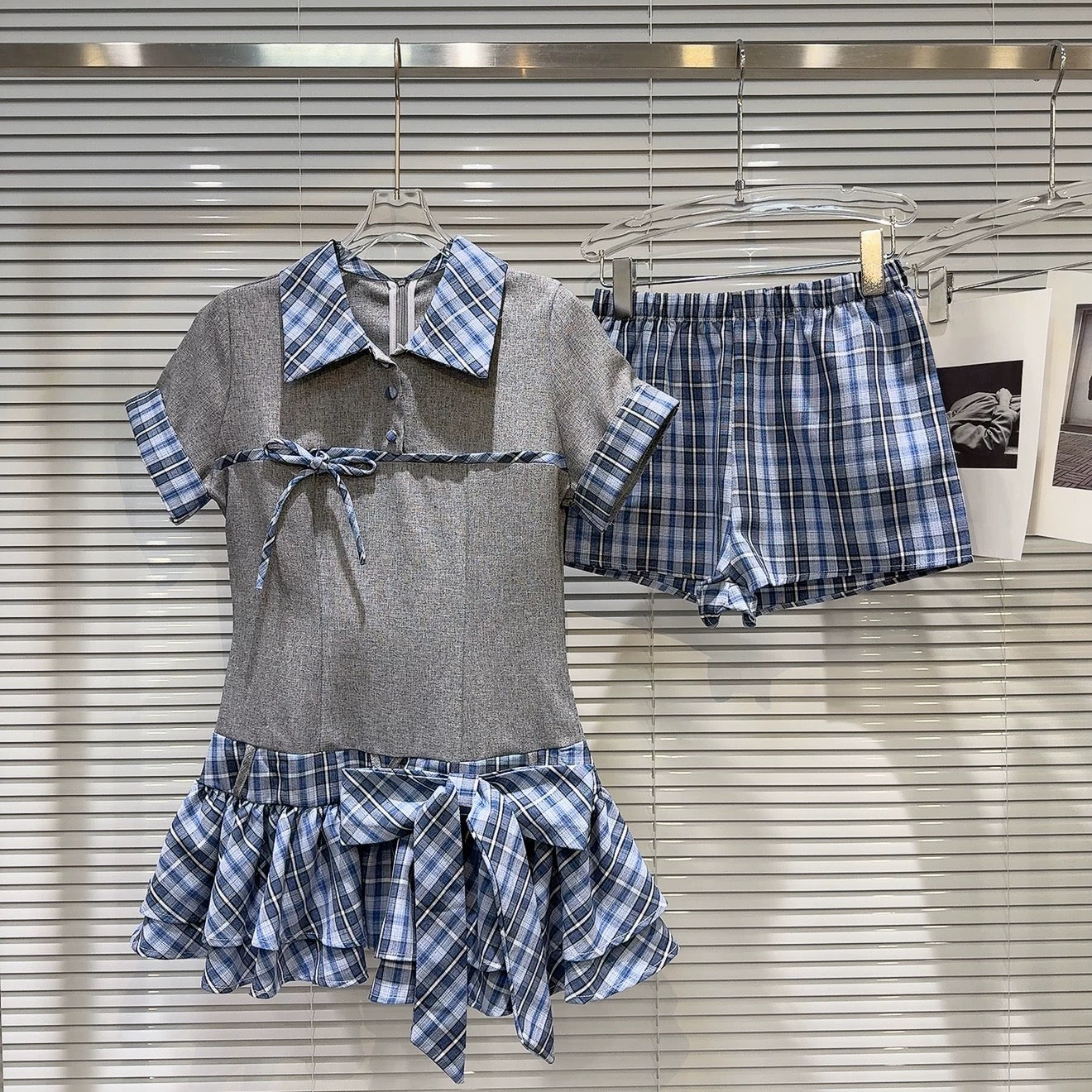 Internet celebrity style 2025 summer new style personality sweet and spicy strappy plaid splicing short-sleeved dress + shorts set