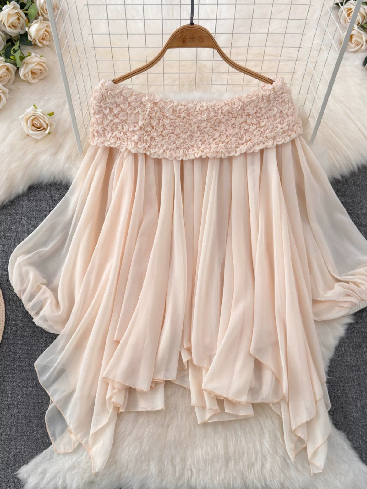 Fairy top, super sweet, heavy-duty pleated one-line collar, off-shoulder pure desire French puff-sleeve irregular chiffon top