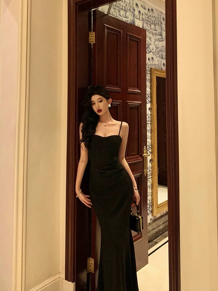 Gft sTudio [Berlin Goddess] French retro slim fit hip-hugging black sling fishtail dress