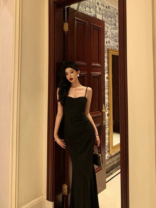 Gft sTudio [Berlin Goddess] French retro slim fit hip-hugging black sling fishtail dress