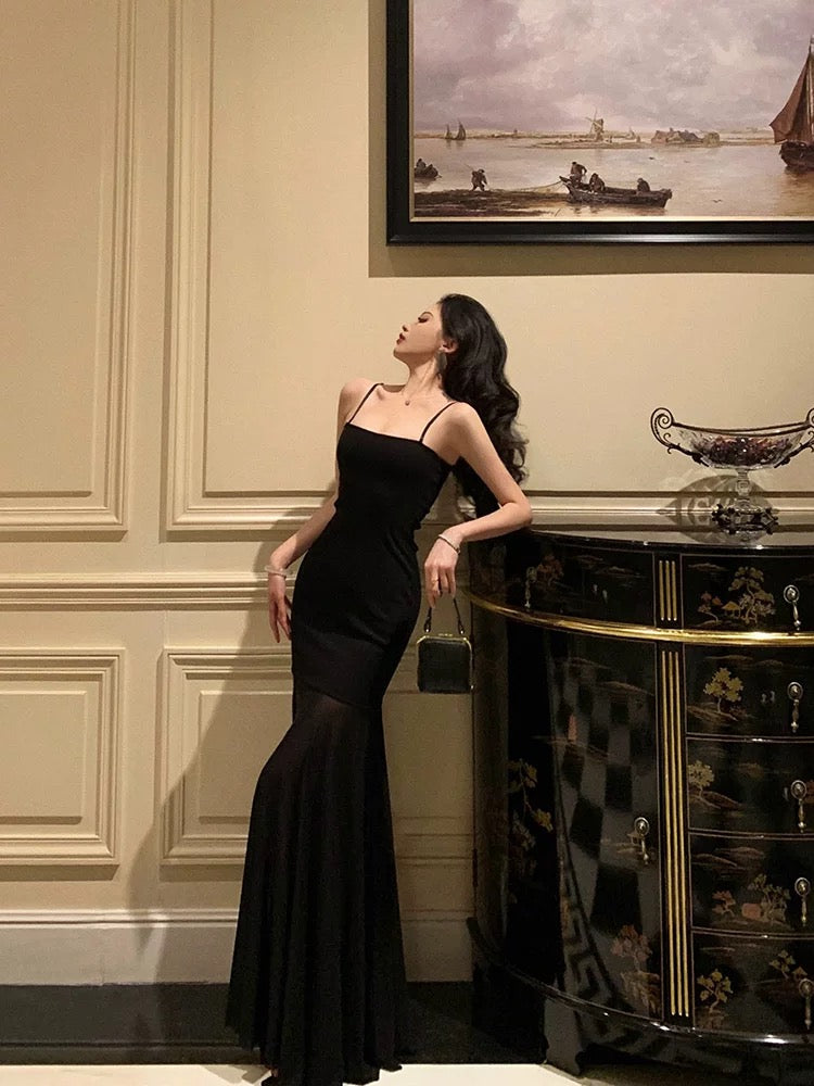 Gft sTudio [Elegant Beauty] Pure Desire Niche Splicing Slim Hip-hugging Black Mesh Suspender Dress