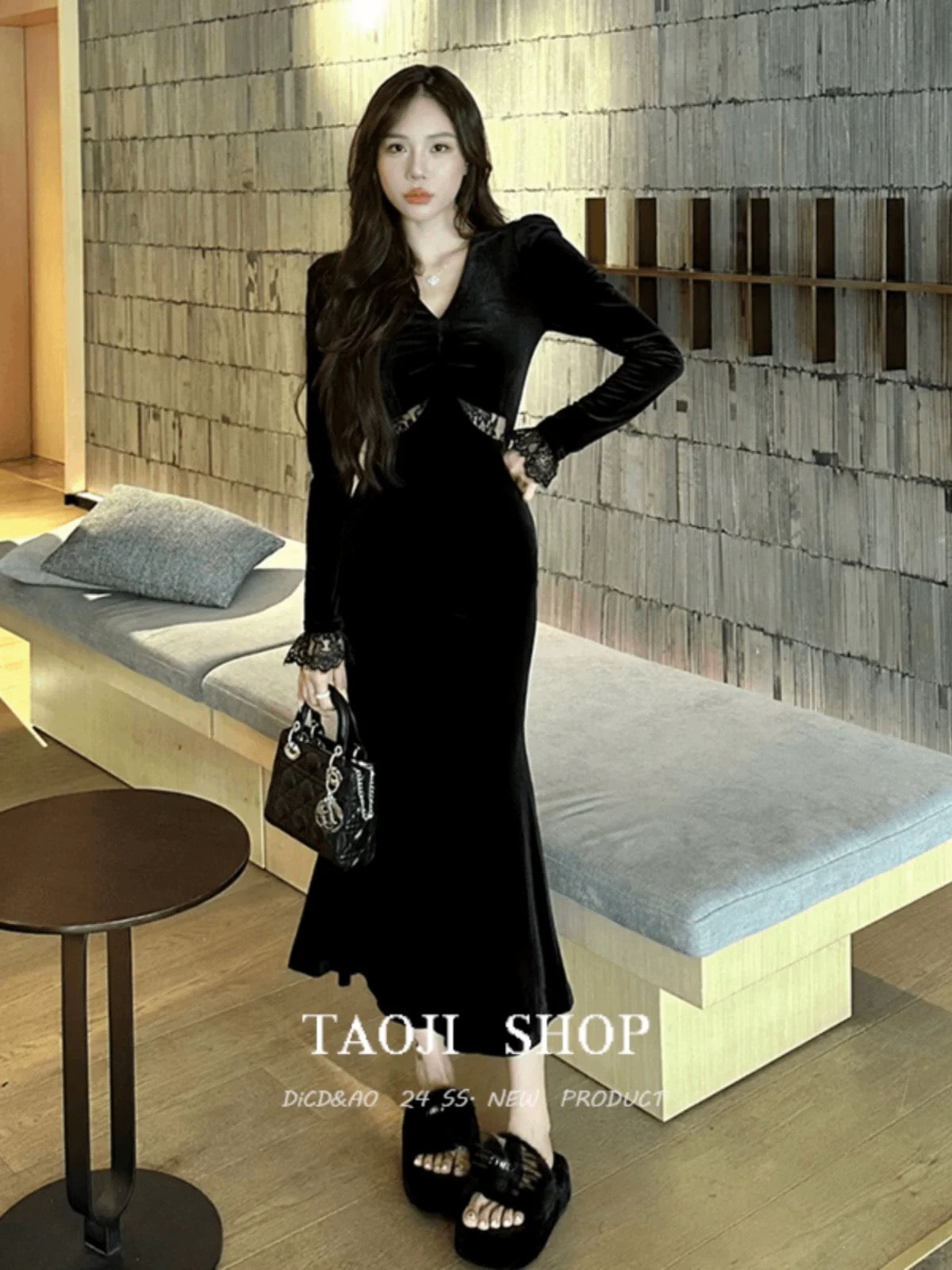 French style v-neck lace spliced velvet dress for women in autumn, high-end waist slimming fishtail long skirt