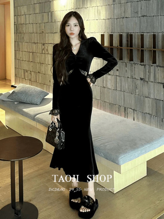 French style v-neck lace spliced velvet dress for women in autumn, high-end waist slimming fishtail long skirt