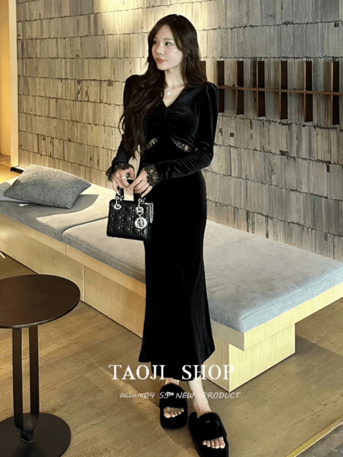 French style v-neck lace spliced velvet dress for women in autumn, high-end waist slimming fishtail long skirt