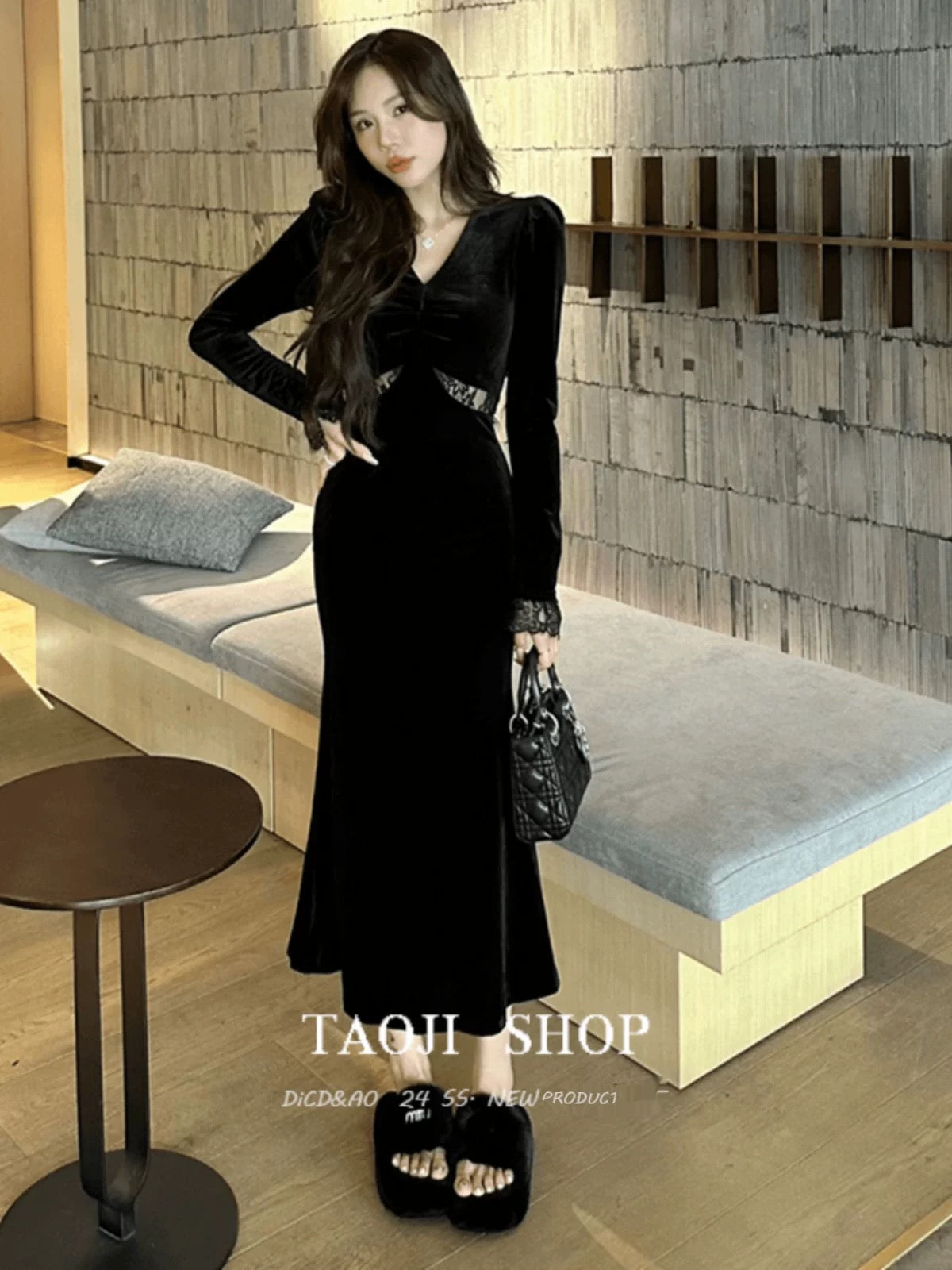 French style v-neck lace spliced velvet dress for women in autumn, high-end waist slimming fishtail long skirt