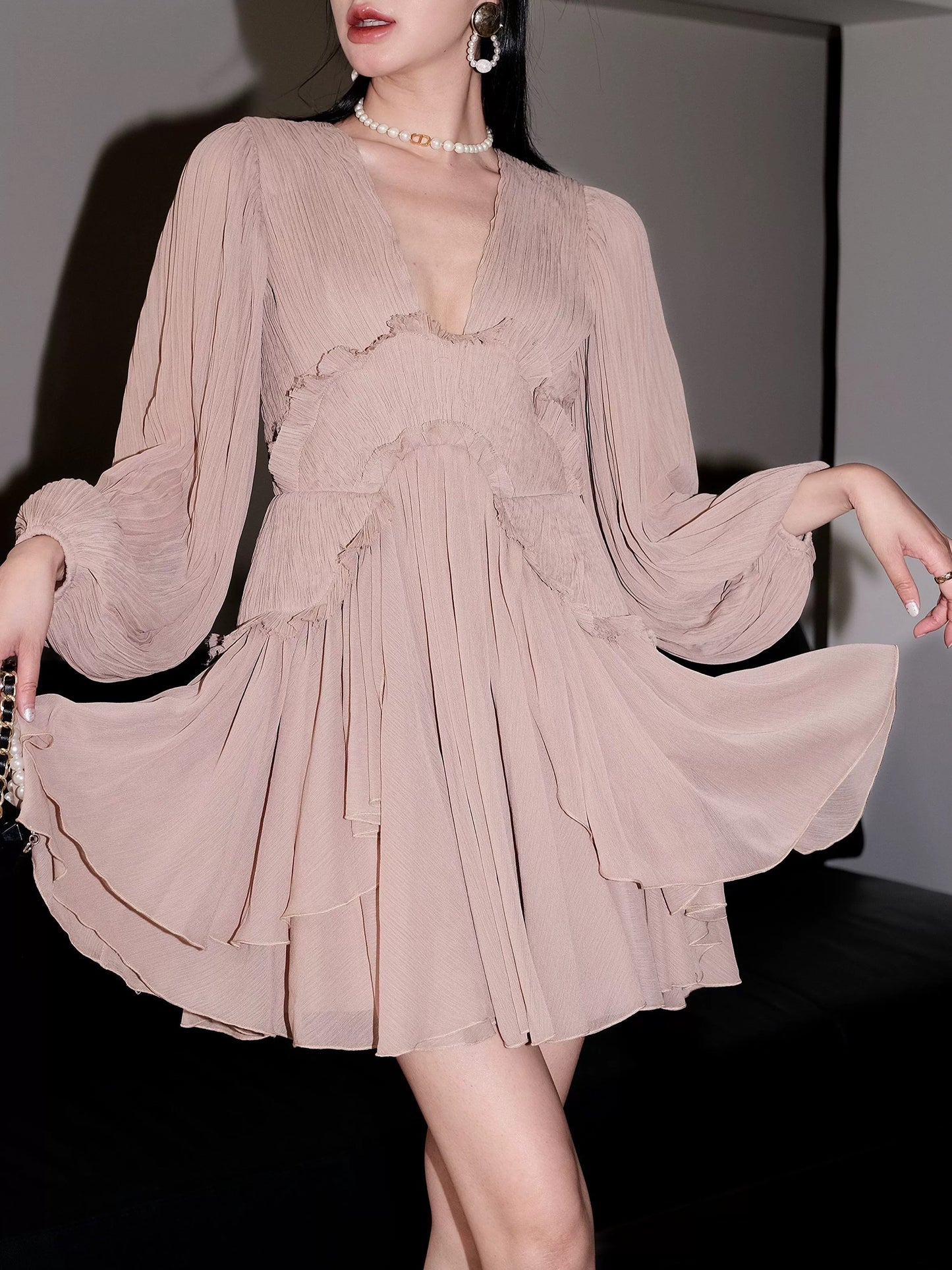 Zhao San French retro V-neck lantern sleeve pleated dress for women spring and summer 2024 new design short skirt view