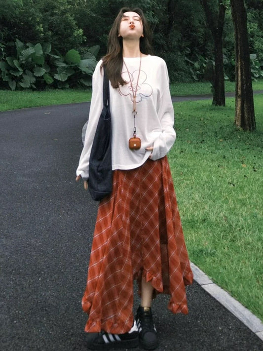 PUNRU's super nice summer outfit is a complete set of relaxed wear, white sunscreen T-shirt and red plaid skirt suit