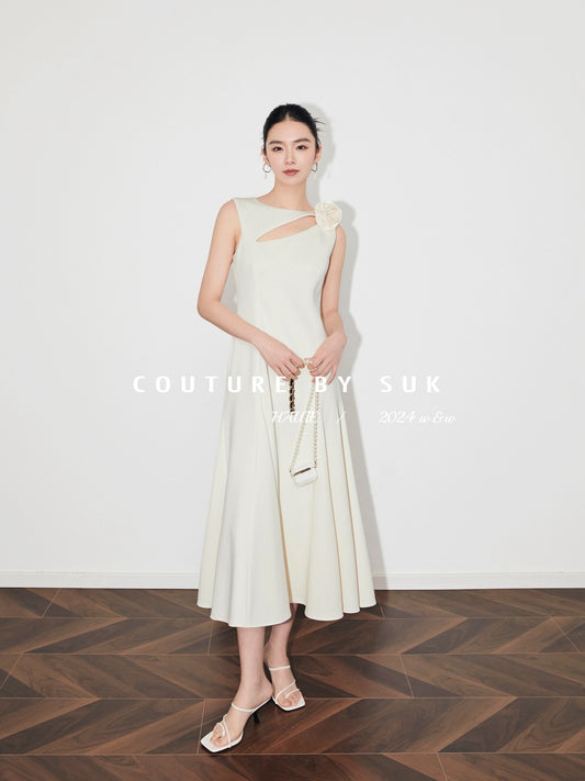 SUK elegant celebration! 2024 new white high-end temperament black sleeveless dress women's summer long style
