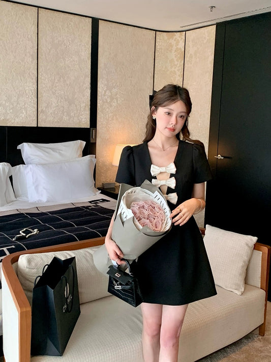 Yang Xiaojuan French bow discreet design V-neck dress female Hepburn little black dress blue birthday dress