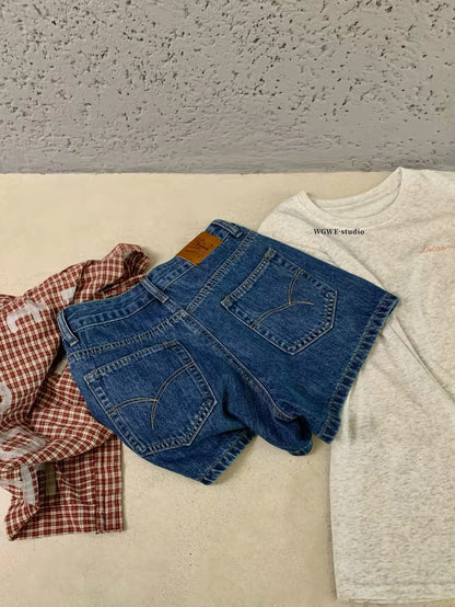 WGWE Korean-style high-waisted denim shorts for women—summer style designed to accentuate a slim waist; versatile, flattering fit for petite figures.