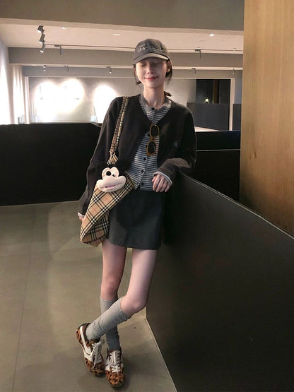 Korean style early autumn outfit set: a complete set of fashionable and sophisticated two-piece striped sweater and skirt.