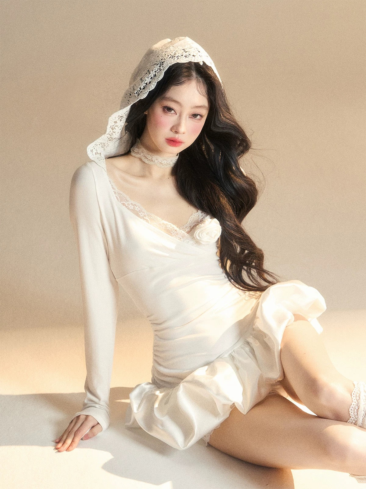 Shao Ye Yan Jiao Wan Sheng Meng long-sleeved hooded lace sexy dress female spring and summer waist slimming flower bud skirt short skirt