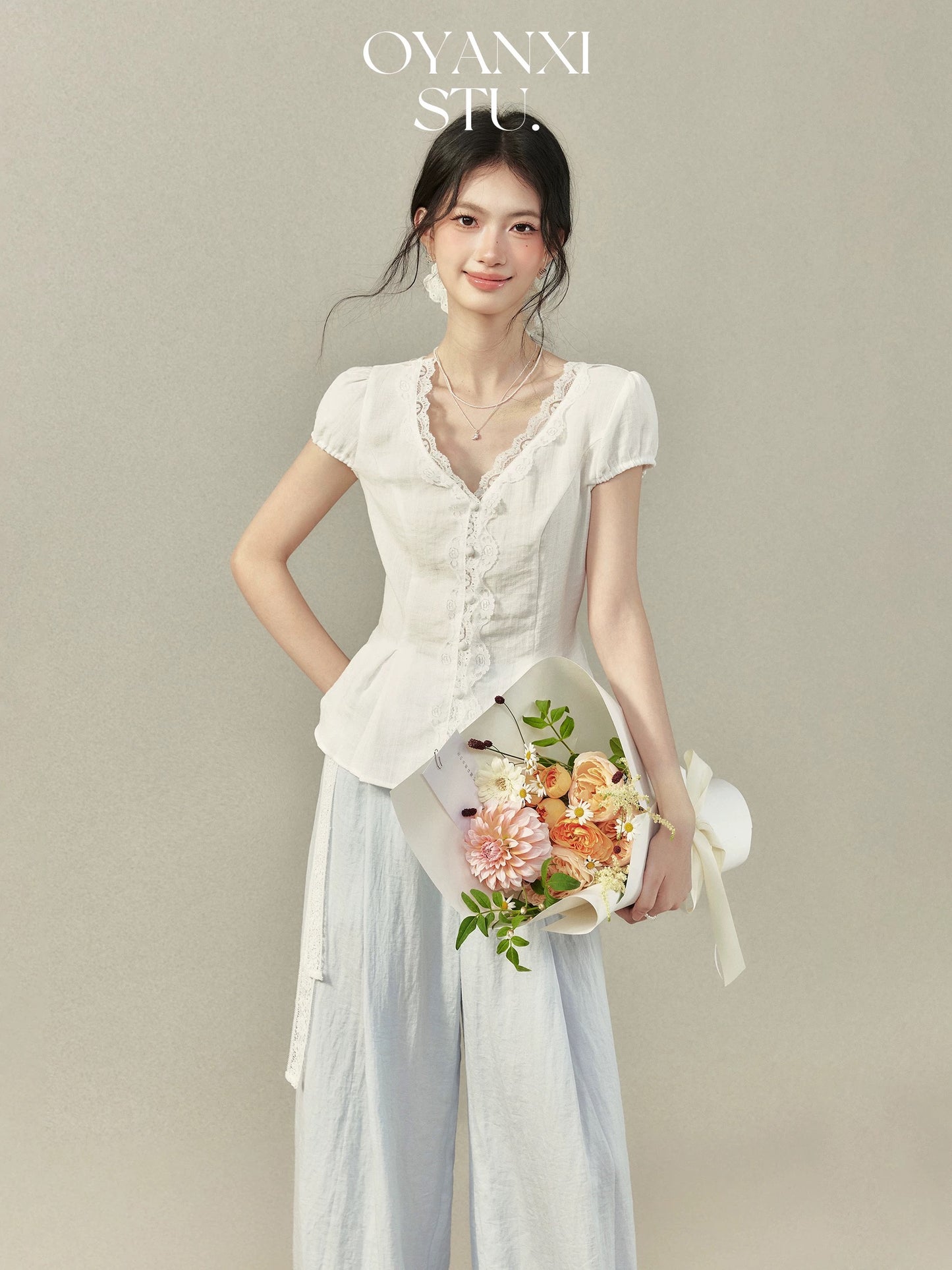 Ouyang Xi "Yun Ye" white lace V-neck short-sleeved shirt women's summer waist puff sleeve top women