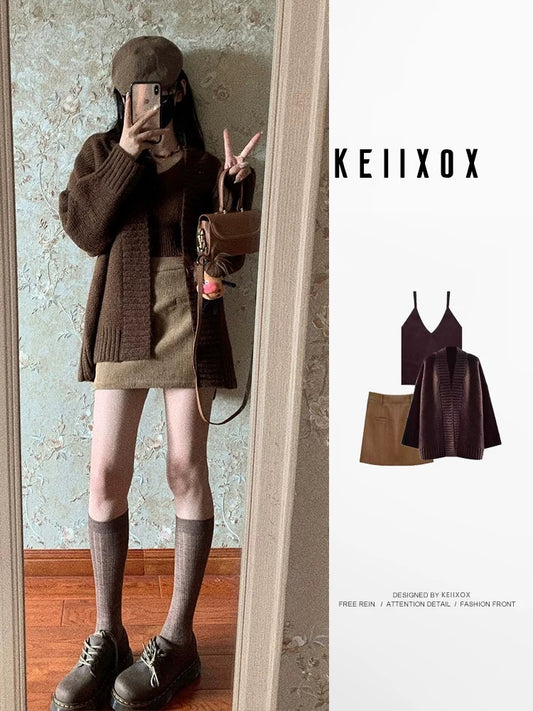 A complete OOTD outfit for early autumn: a Merrill camisole cardigan jacket and short skirt two-piece set.