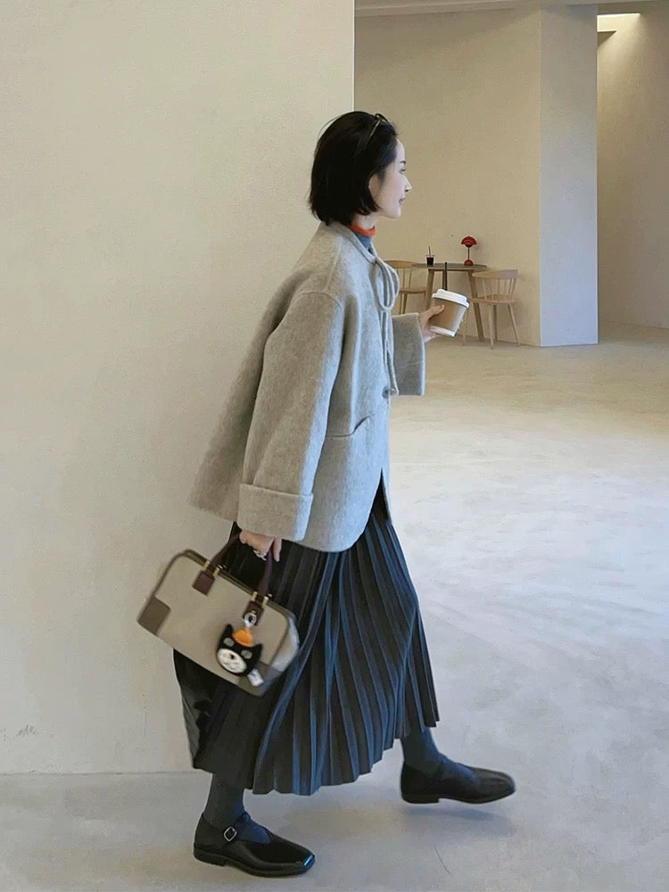 A sophisticated Korean-style winter outfit: a gray wool short coat and pleated skirt two-piece set.