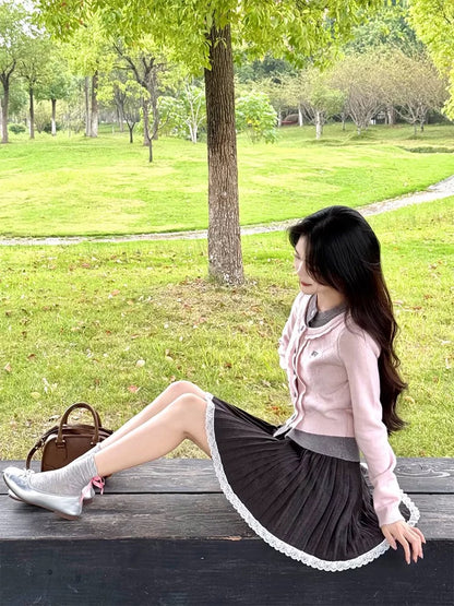 Pink faux two-piece knitted cardigan for women, absolutely gorgeous and stylish Korean-style short sweater coat for autumn and winter.
