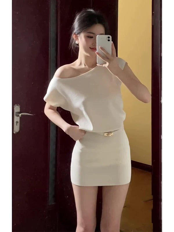 Super beautiful unique white knitted off-shoulder short-sleeved dress gentle Korean style temperament waist hip short skirt