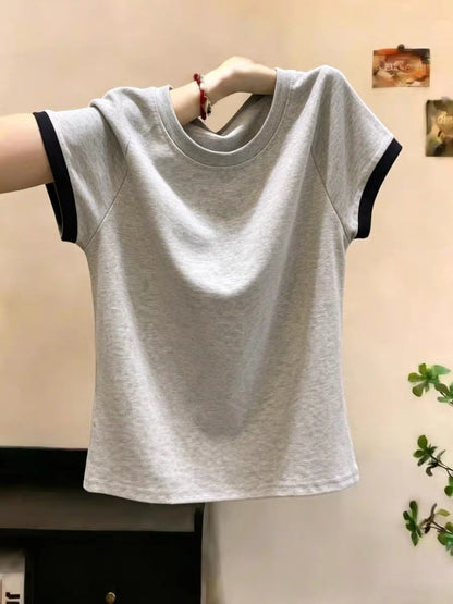High-end women's clothing from department stores - stylish and versatile gray short-sleeved T-shirt with a flattering design and fitted silhouette.