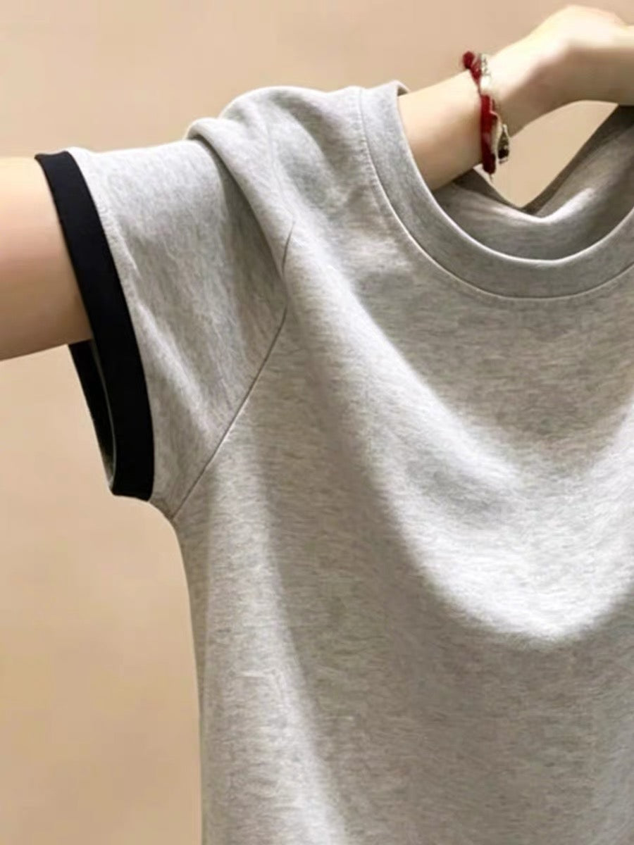 High-end women's clothing from department stores - stylish and versatile gray short-sleeved T-shirt with a flattering design and fitted silhouette.